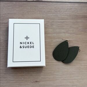 Nickel & Suede leather earrings size Small Olive green